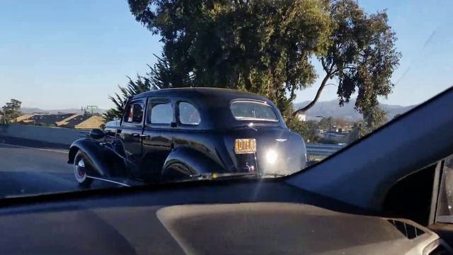 1937 Chevrolet Master Deluxe driving on the dreeway смотреть онлайн