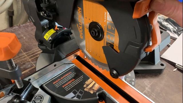 Evolution R210SMS 300 Mitre saw. Unboxing and setup. смотреть онлайн