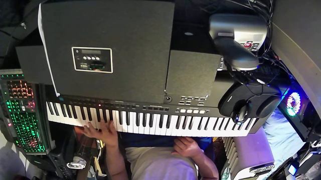 Neil Diamond - Cherry Cherry - piano + strings overlay - Yamaha PSR EW425 смотреть онлайн