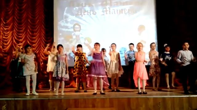 ТАНЕЦ ШМАКОДЯВКИ!3 а класс!ВАГАЙСКАЯ СРЕДНЯЯ ШКОЛА смотреть онлайн