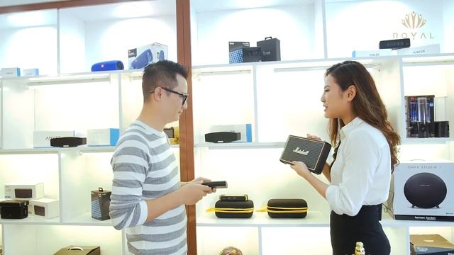 Ca sĩ Hoàng Bách trải nghiệm sản phẩm tại Royaltechnology смотреть онлайн