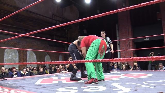 НФР Новогоднее безумие - Международный реслинг хардкор матч Фредди Мачете против Рона Корвуса смотреть онлайн