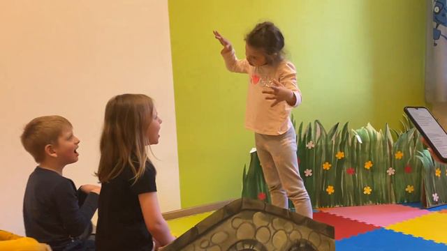 Английский Мурино | Наши билингвы играют пьесу на английском | Sony English смотреть онлайн