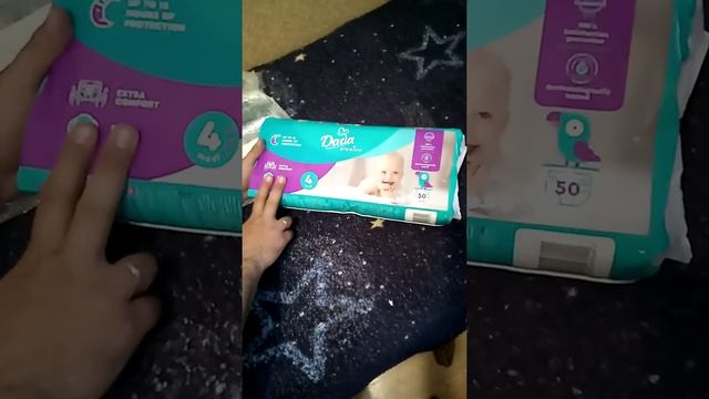 распаковка Підгузки Dada Premium № 4 7-18 кг 50 шт из ROZETKA смотреть онлайн