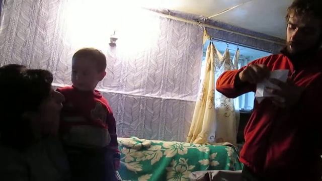 Тома рассказывает сказку ребенку в с Казбеги смотреть онлайн