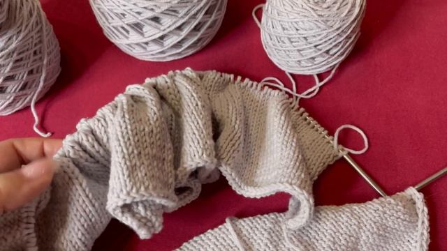 ВЯЗАЛЬНЫЙ ВЛОГ 1/22 || Новые процессы/Готовые работы /Свитер для мужа /Выкидываю пряжу /Продаю спиц смотреть онлайн