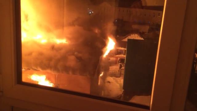Пожар на улице Парижской коммунны в Барнауле 6 марта смотреть онлайн