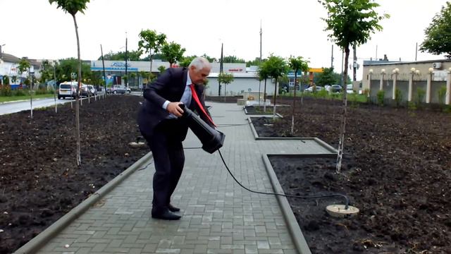 Montarea pilonilor de iluminat în parcul din com. Stăuceni mun. Chișinău 4 iunie 2019 смотреть онлайн