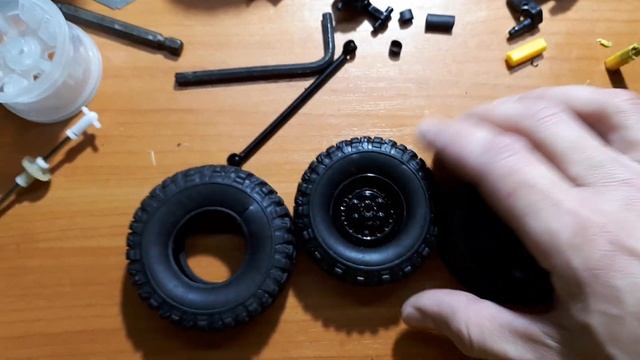 Как размягчить колеса PC WPL керосином (часть 1) смотреть онлайн