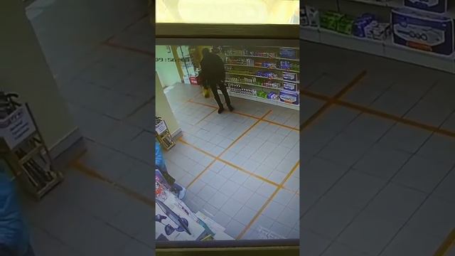 Вор в косметическом отделе, Запорожье смотреть онлайн