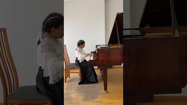 М. Клементи - Сонатина оп.36 но.5 в соль мажоре - (2 и 3 часть) - Исполняет - Назарли Гюляр смотреть онлайн