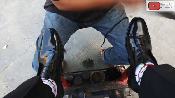 S4E4 El Chato shoe shiner teach his shoe shine technique #bestshoeshinetechniques #faustoarizmendi