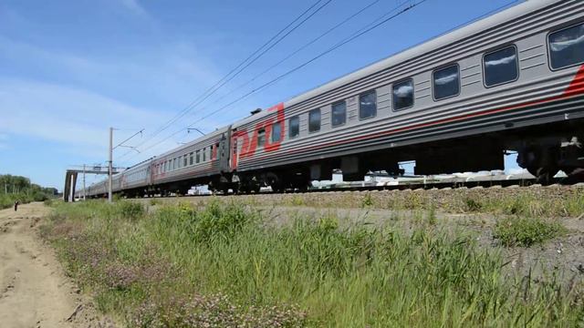 ЭП2К-111 с поездом 378 в Екатеринбурге на о.п. Электродепо смотреть онлайн