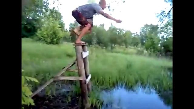 Пьяные мужики катаются на тарзанке! Смотреть всем до конца! смотреть онлайн