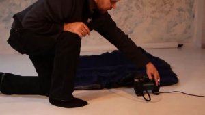 Надувной матрас накачиваем автомобильным насосом при помощи.....