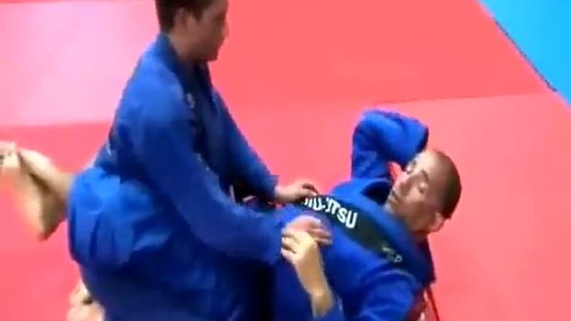 Prof. Olavo Abreu Bicep Lock Sweep instructional for Phuket Top Team смотреть онлайн