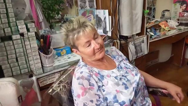 Постриглись под короткую Классическую стрижку средней длины.+ мелирование шапочкой. смотреть онлайн