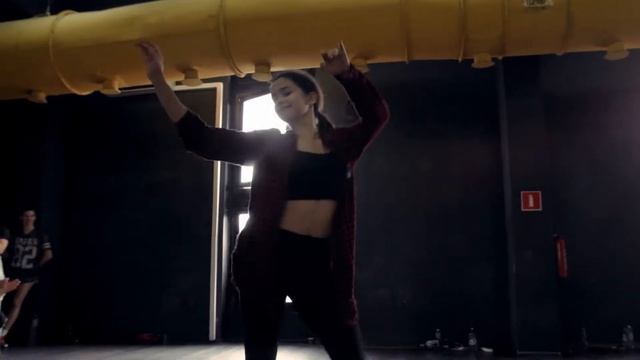 RW MOSCOW / CLASS BY PATO QUIÑONES / ALKILADOS & BONNY LOVY - ELLA ME PERSIGUE смотреть онлайн