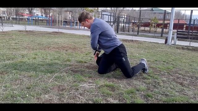 Как накачать грудные мышцы и плечи без железа! В домашних условиях! смотреть онлайн