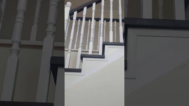 Лестница под обшивку. Подлестничный шкаф #shorts смотреть онлайн