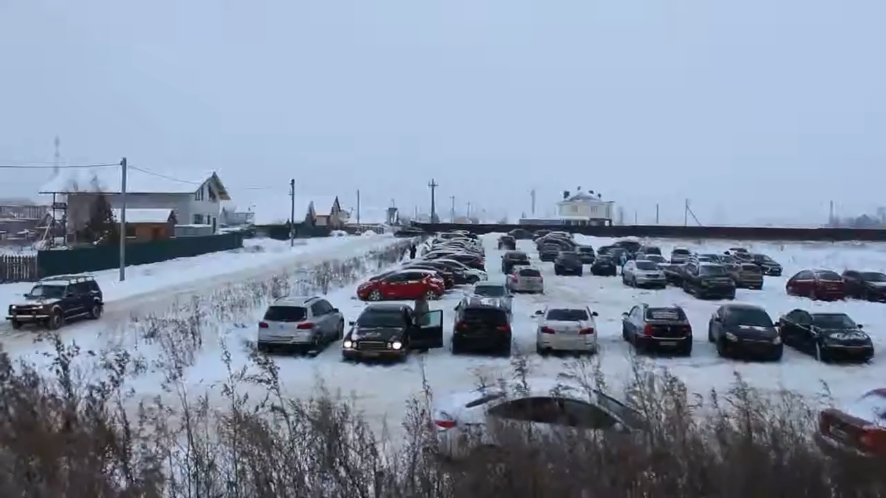 Автостоянка горнолыжного комплекса "Заячья гора" 3 января 2019 г. смотреть онлайн