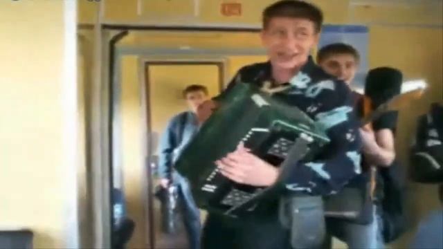 Самородки в електричке!!!!!