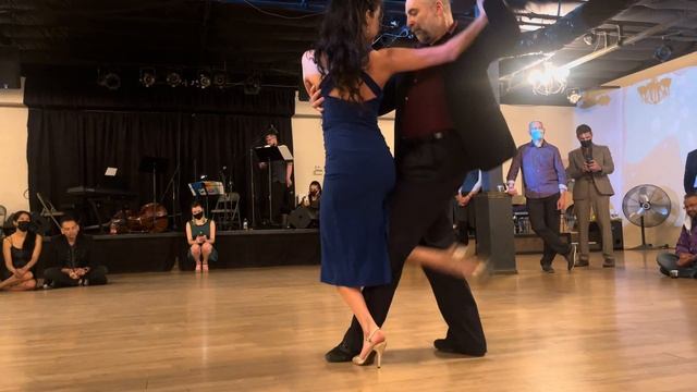 Nick and Diana Argentine Tango Blues Performance смотреть онлайн