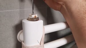 Как спустить воздух с полотенцесушителя.