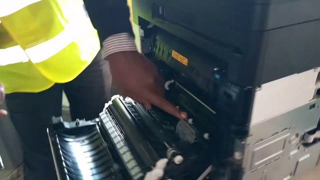 How to remove a transfer belt Ecosys M5521/M5526 cdw (Colour ) and access the drum/developer unit. смотреть онлайн