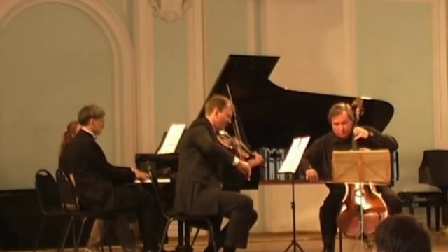F. Schubert - Trio in E-flat Major, Op. 100. II. Andante con moto (2/4) смотреть онлайн
