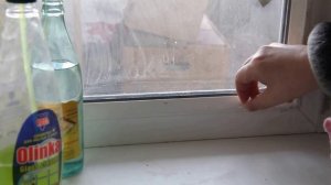 Очистка пластика стеклопакета от остатков липкого слоя защитного скотча