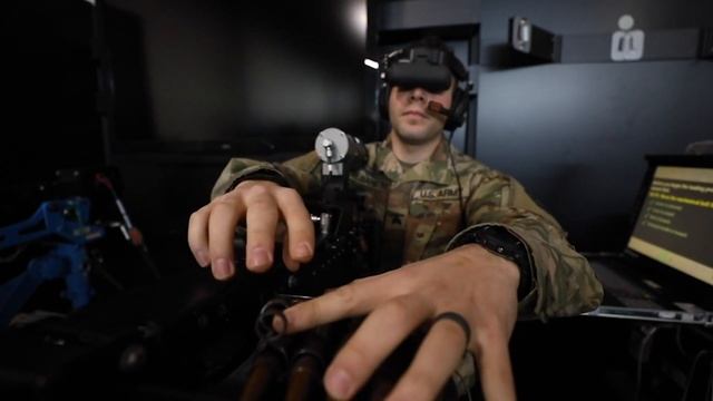 Army Soldiers Train with Virtual Reality Systems смотреть онлайн