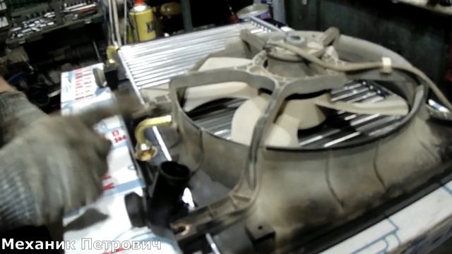 Замена основного РАДИАТОРА  двигателя HondaCR-V Авторемонт