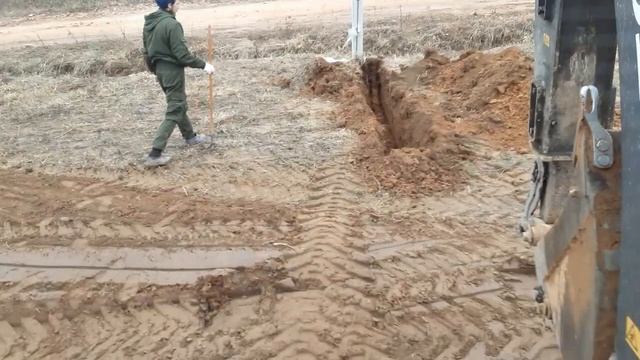 ПОДВОД КОММУНИКАЦИЙ К ЧАСТНОМУ ДОМУ. РЫТЬЁ ТРАНШЕЙ, КАНАВ ЭКСКАВАТОРОМ-ПОГРУЗЧИКОМ смотреть онлайн