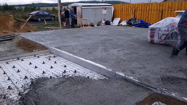 Строим сами Заливка бетоном пола под каркасный дом смотреть онлайн