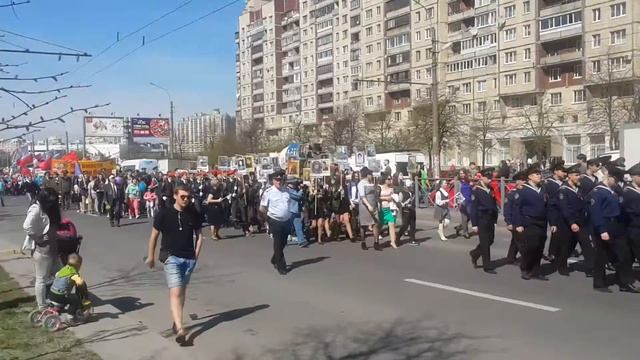 Праздник дня победы ,это не парад ,это спальный  район Питера.