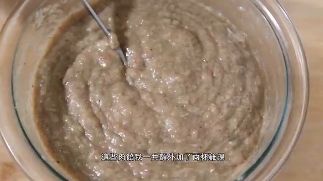 上海生煎|上海三部曲（三）铸铁锅生煎|小杨生煎|冰花底喷汁的生煎馒头的正做法|生煎包水煎包|一口爆汁小心不要烫到掌握这几个小技巧又香又脆又多汁 смотреть онлайн