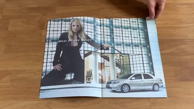 Unboxing: Britney Spears Toyota Catalogue / Бритри Спирс