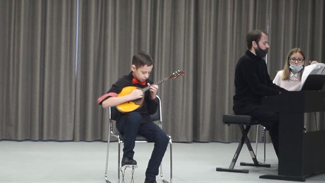 Нуриев Чингиз, 10 лет. Домра. Украинская народная песня "Ехал казак за Дунай" смотреть онлайн