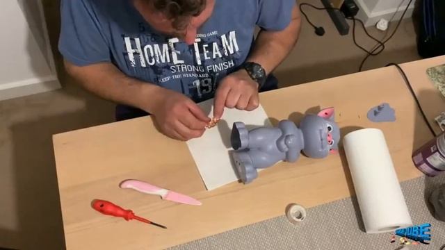 Fixing talking Tom toy, talking Tom and Friends. смотреть онлайн