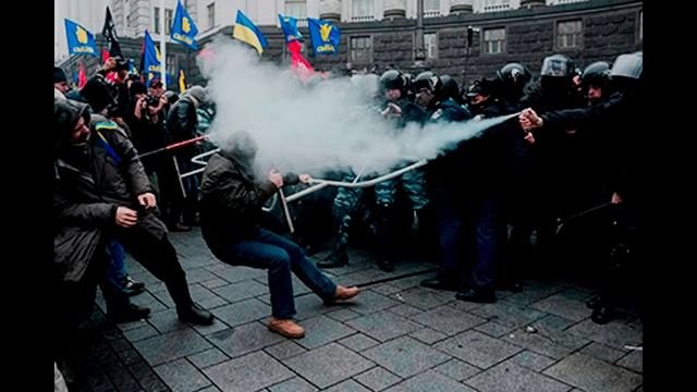 В Стамбуле полиция применила слезоточивый газ против феминисток смотреть онлайн