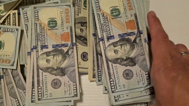 100k in one hand. US Dollars. BIG Stack смотреть онлайн