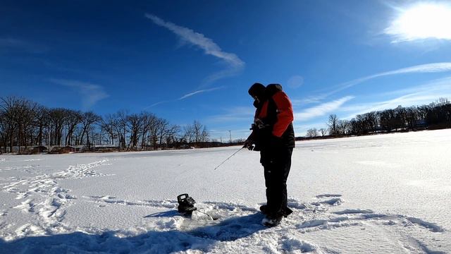 Ice Fishing for Bluegill with Beadhead Lures смотреть онлайн