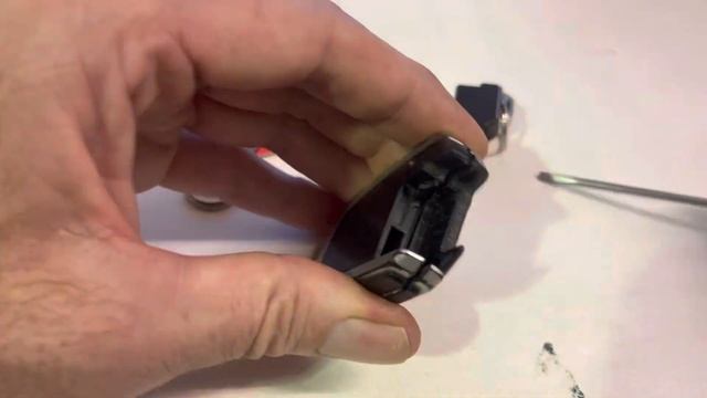 Isuzu D Max Key Battery Change Keyless Entry Type TFS 1.9 Pick Up also Emergency Key Location смотреть онлайн
