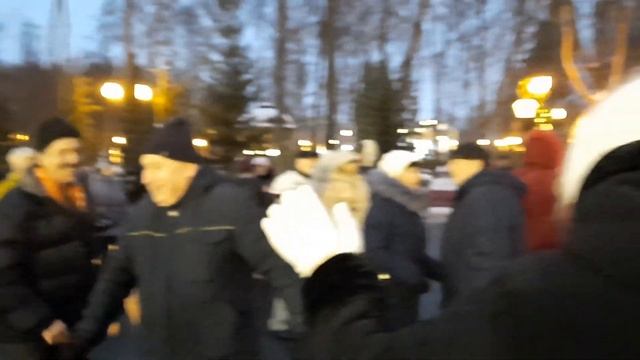 А Я НЕСУ ТЕБЕ ЦВЕТЫ смотреть онлайн