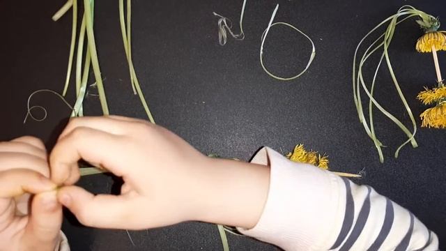 Куколка из одуванчика для детей. Поделка из природных материалов смотреть онлайн