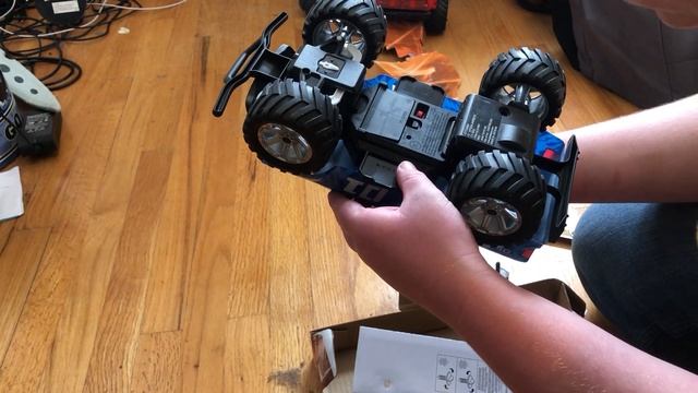 Battle Machines Laser Combat R/C Twin Pack Trucks Unboxing and Review смотреть онлайн