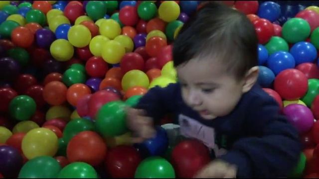 Arcade Games + Ball Pit Jungle || Indoor Playground For Kids смотреть онлайн