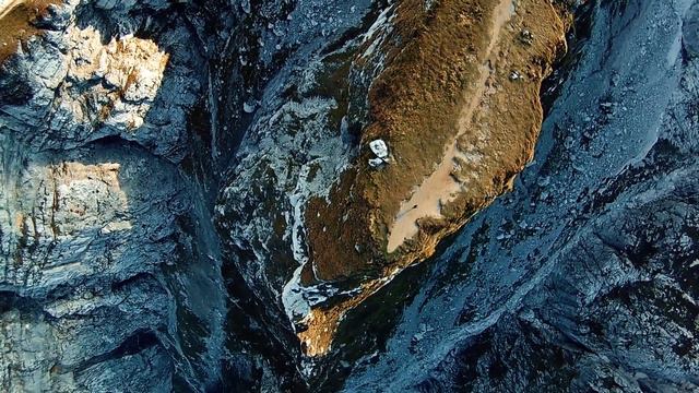 SLOVENIA MOUNTAINS - Rocket effect with drone Bugs 3 - Eken 4K смотреть онлайн