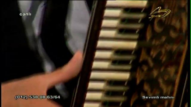 Zakir Mirze sevimli mahni 31.10.16 qarmonu bele calarlar! смотреть онлайн